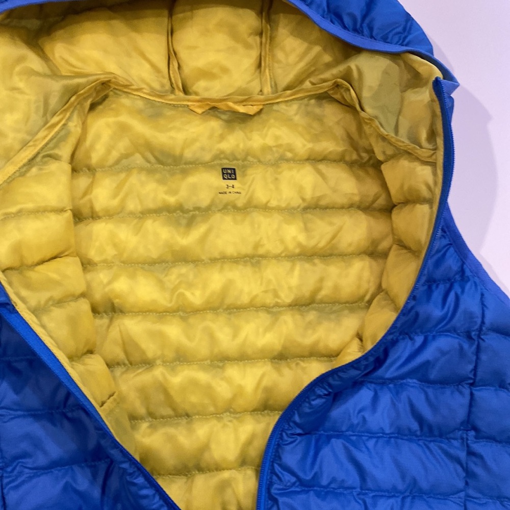 UNIQLO KIDS NWT PUFFER VEST BLUE WITH YELLOW INSIDE SIZE 3/4 UNISEX - Picture 4 of 11